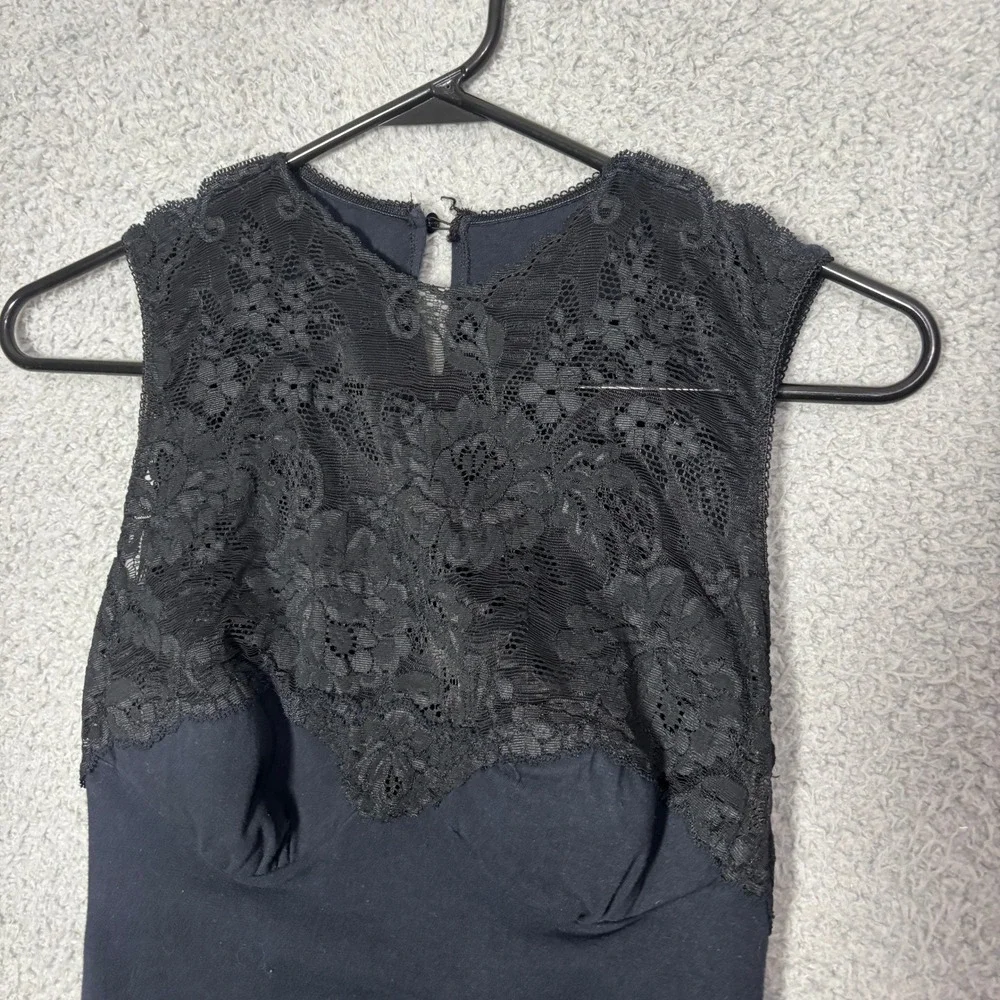 Victoria's Secret Black Lace High Neck Sleeveless Bodysuit Small 125-039-093